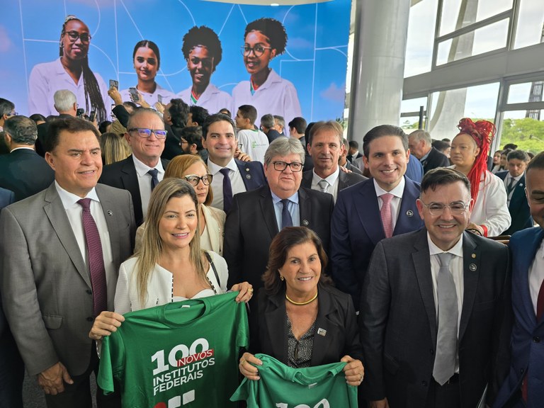 Em solenidade com Lula, João Azevêdo participa de anúncio de implantação de novos institutos federais em Mamanguape, Sapé e&nbsp;Queimadas