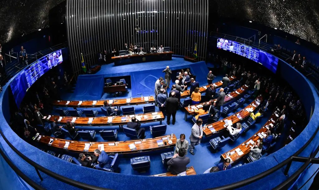 De pai para filho: homens e herdeiros políticos são maioria no&nbsp;Senado