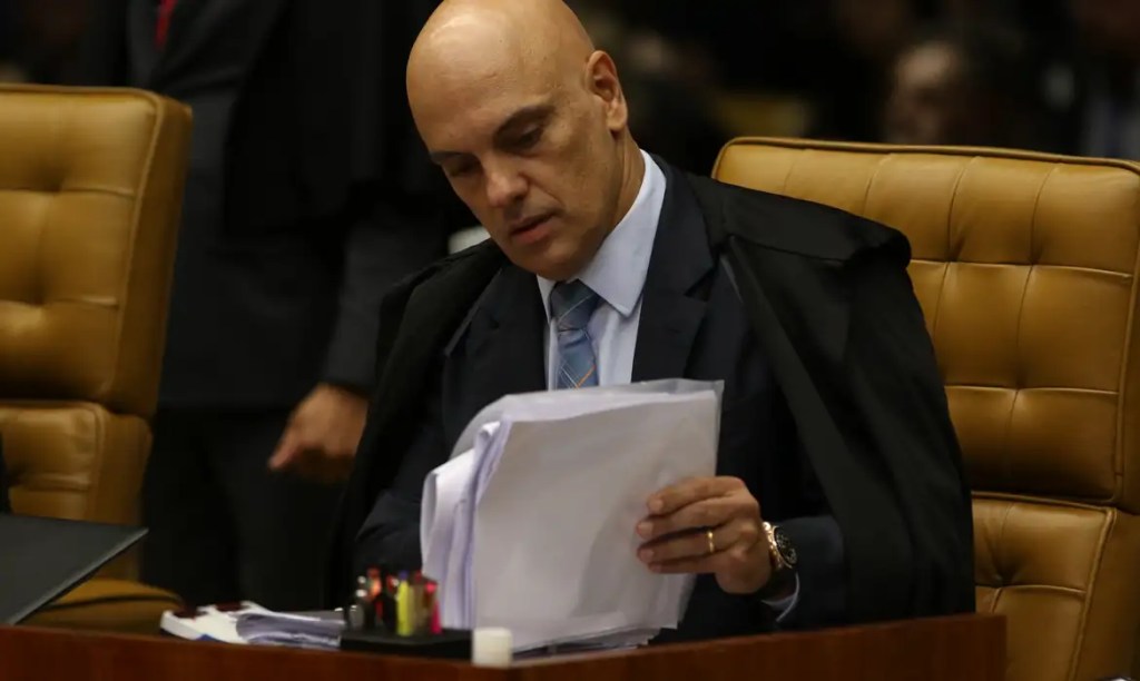 Moraes dá 15 dias para PGR opinar sobre indiciamento de&nbsp;Bolsonaro