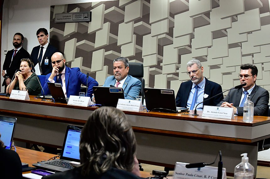 Especialistas apresentam prós e contras da regulação de cigarros&nbsp;eletrônicos