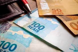 João Azevêdo anuncia pagamento da primeira parcela do 13º e o salário de maio, somando mais de R$ 1 bilhão para os&nbsp;servidores