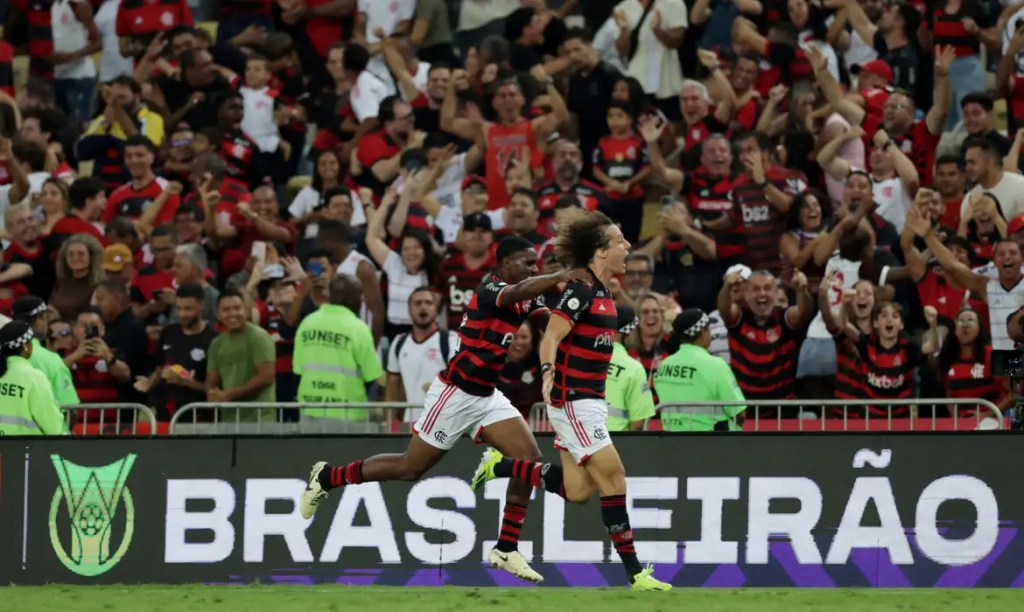 Flamengo arranca vitória sobre o Bahia para liderar o&nbsp;Brasileiro