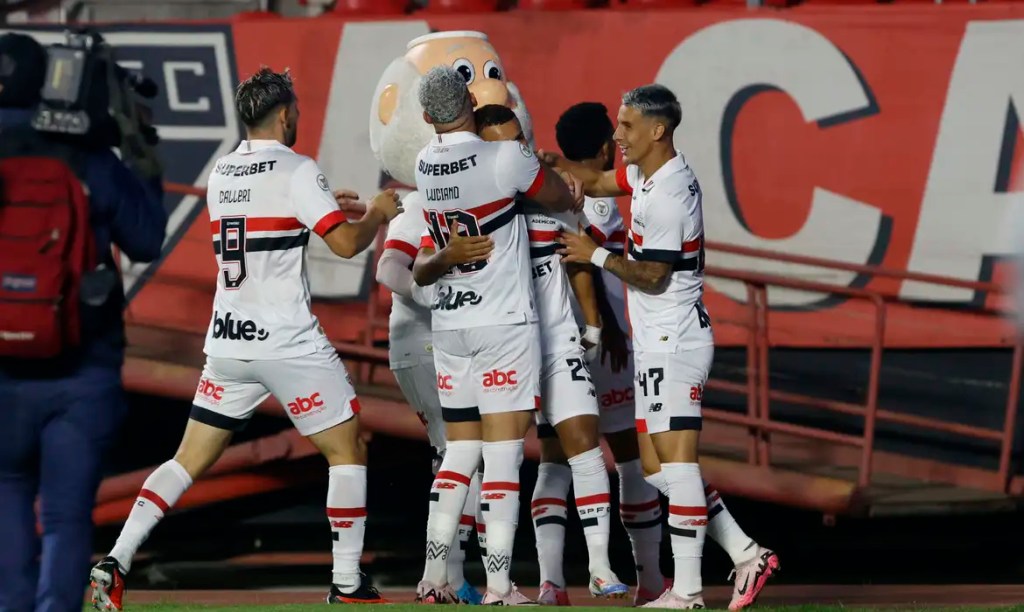 São Paulo derrota Criciúma para assumir 7ª posição do&nbsp;Brasileiro