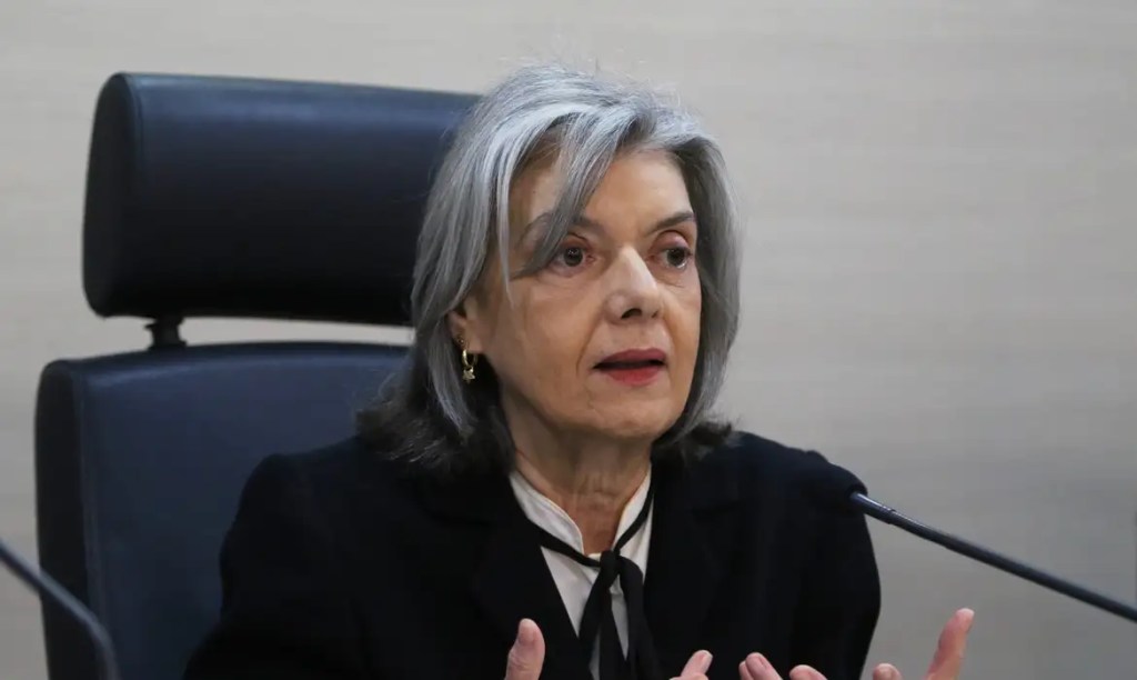 Cármen Lucia toma posse na presidência do&nbsp;TSE