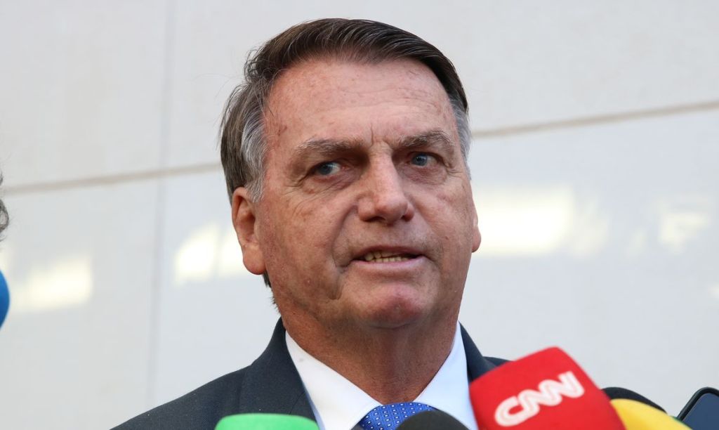 PF indicia Bolsonaro e Mauro Cid no caso das joias&nbsp;sauditas