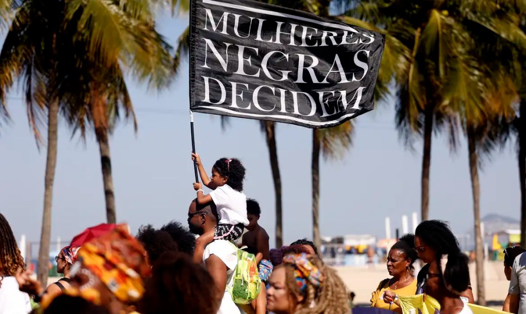 Marcha das mulheres negras une gerações na orla do Rio de&nbsp;Janeiro