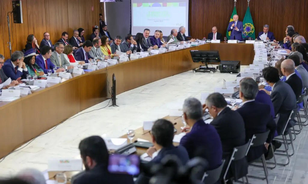 Lula orienta ministros a não criarem novos&nbsp;programas