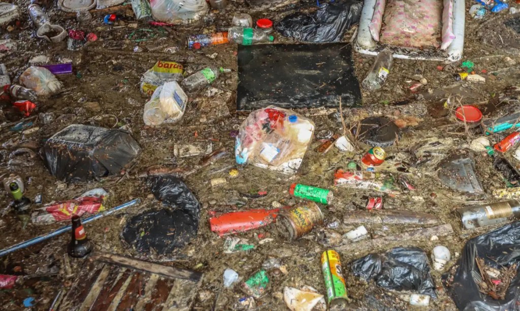 Pesquisadores brasileiros desenvolvem produto plástico&nbsp;antipoluente