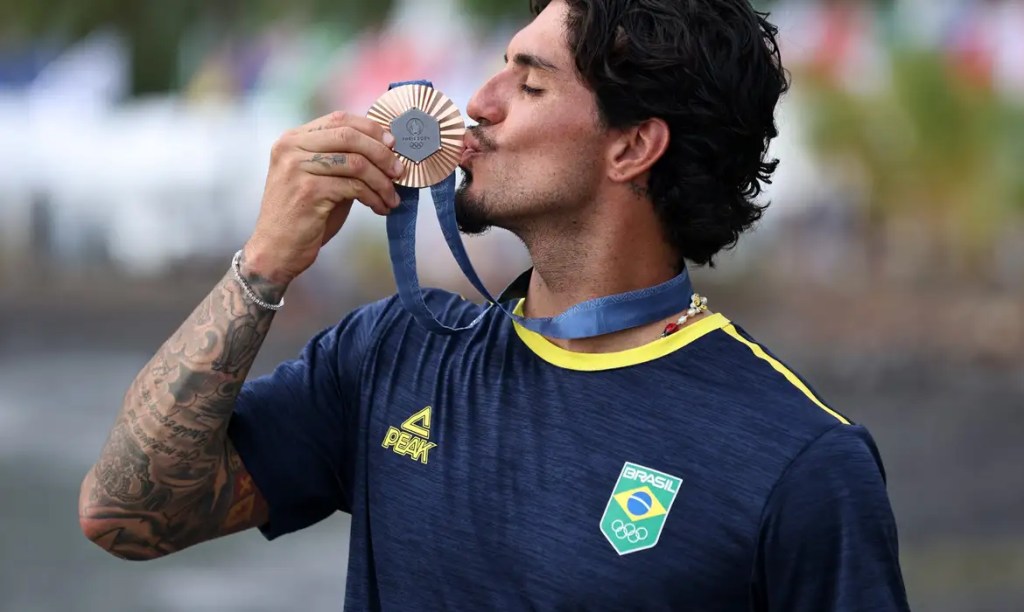Gabriel Medina garante bronze para o Brasil no surfe&nbsp;masculino