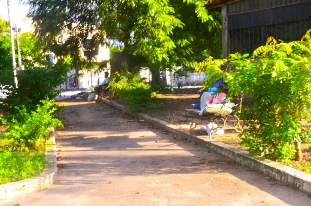 Invisíveis na sociedade á margem do sistema: A face cruel do capitalismo para os moradores de rua.  